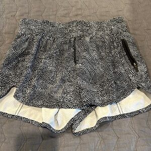 Lululemon Hotty Hot 2.5 short